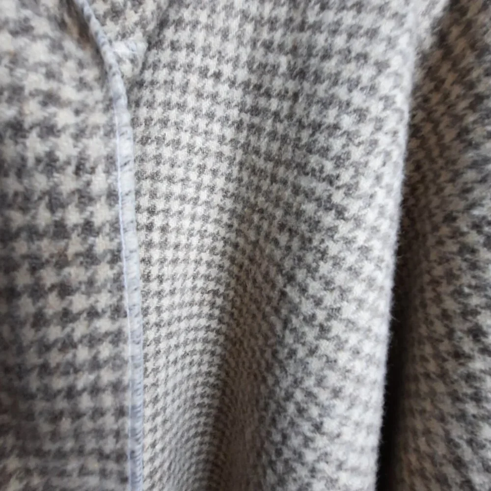 Classic vintage wool cape/poncho with scarf attached, herringbone pattern - Picture 8 of 8